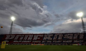 La bienvenida de los hinchas al DIM.