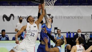 Walter Tavares, pívot del Real Madrid, ante el Hereda San Pablo Burgos.