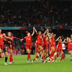 Suiza y Finlandia pugnan por una plaza en cuartos