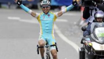 <b>TRIUNFADOR. </b>Iglinskiy cazó a Nibali, le superó y ganó en solitario.