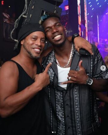 Los futbolistas coincidieron de fiesta en la ciudad estadounidense, uno de los lugares más famosos del mundo por su ocio nocturno. Descubre aquí las imágenes. En la foto, Ronaldinho y Pogba. 