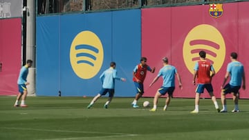 Lamine Yamal pulls off one of his wildest plays ever at Barça training