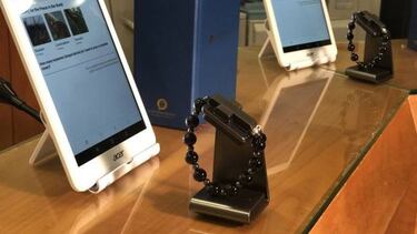 El Vaticano vende un rosario inteligente de 99€ para rezar por el móvil, eRosary