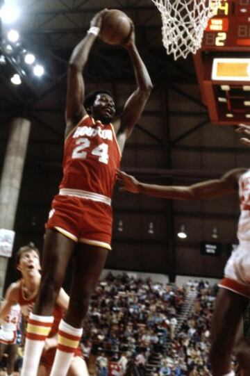 Antes del inicio del curso 1976-77, Malone fue escogido por los Blazers en el draft de expansión celebrado aquel año. Allí apenas disputó dos partidos antes de recalar en los Houston Rockets.