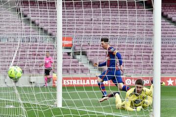 1-0. Leo Messi marca el primer gol.