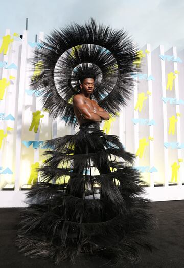 Lil Nas X en la alfombra roja de los MTV VMAs 2022.