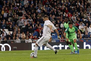 El franc¨¦s particip¨® en el 5-0 final marcando el 4-0 de penalti.