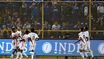Suriname players celebrate their second goal during the 2026 FIFA World Cup Concacaf qualifier football match between El Salvador and Suriname at the Cuscatlan Stadium in San Salvador on September 8, 2025. (Photo by MARVIN RECINOS / AFP)