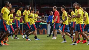 Colombia's players train during a practice session in Sao Paulo, Brazil, on June 18, 2019, on the eve of the Copa America Group B football match against Qatar. (Photo by Miguel SCHINCARIOL / AFP)