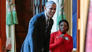 Barack Obama bromea con Simone Biles antes del recibimiento a los deportistas estadounidenses ol&iacute;mpicos y paral&iacute;mpicos que compitieron en los Juegos de R&iacute;o.