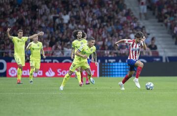 Su estreno en Liga fue ante el Getafe. Los azulones le sometieron a su f¨¦rreo marcaje y ¨¦l no s¨®lo no se achic¨®, sino que dej¨® un jugad¨®n, arrancando desde el centro del campo, con ca?os, desbordes y provocando un penalti.