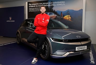 Internacional irlandés un total de 29 ocasiones hasta la fecha, debutó como profesional vistiendo la camiseta del Wolverhampton Wanderers, por quien fichó en verano de 2010 procedente de la cantera del Bohemians, el último de los clubes de su país en el cual completó su formación.