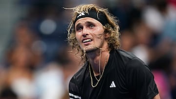 Flushing Meadows (United States), 05/09/2023.- Alexander Zverev of Germany reacts after winning his fourth round match against Jannik Sinner of Italy at the US Open Tennis Championships at the USTA National Tennis Center in Flushing Meadows, New York, USA, 04 September 2023. The US Open runs from 28 August through 10 September. (Tenis, Alemania, Italia, Nueva York) EFE/EPA/WILL OLIVER
