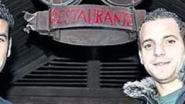 <b>AMIGOS A PESAR DE LA RIVALIDAD. </b>48 horas antes del Real Madrid-Getafe, Riki y Soldado compartieron mesa, mantel y confidencias en el Asador Donostiarra.