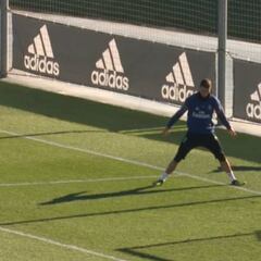 Cristiano even celebrates training ground penalties with a "Siiiiiiiiii!"