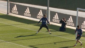 Cristiano even celebrates training ground penalties with a "Siiiiiiiiii!"