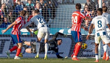 El central cumplió con creces en un partido muy exigente. Además de conseguir frenar al ataque del que era líder, además su testarazo inapelable para Oblak le dio los tres puntos al ‘Matagigantes’ pepinero.