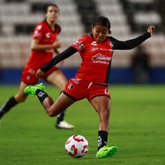 Atlas golea a San Luis y sigue en la pelea