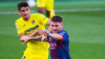 VILLAREAL, SPAIN - SEPTEMBER 13: Gerard Moreno of Villarreal CF competes for the ball with Javi Galan of SD Huesca during the La Liga match between Villarreal CF and SD Huesca at Estadio de la Ceramica on September 13, 2020 in Villareal, Spain. (Photo by