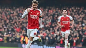 Arsenal se afianza en el liderato de la Premier League
