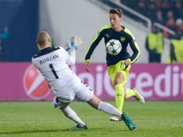 Ozil gave Arsenal victory with this wonder goal against Ludogorets in the Champions League