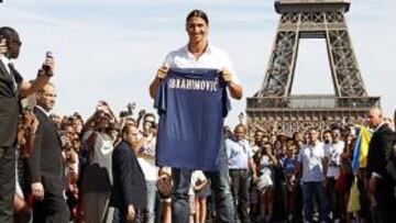 <b>SÍMBOLO DE PARÍS. </b>Ibrahimovic se presentó con la Eiffel detrás.