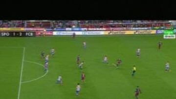 En la imagen se ve que Messi está en fuera de juego cunaod le pasa Rakitic.