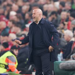 Arne Slot, a ritmo de Klopp en UEFA Champions League