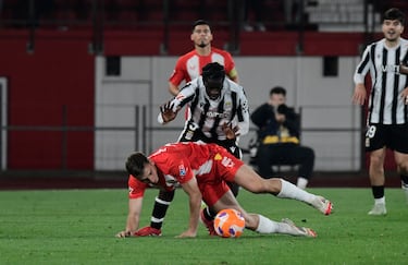 Perovic amplía su compromiso con el Almería hasta 2029