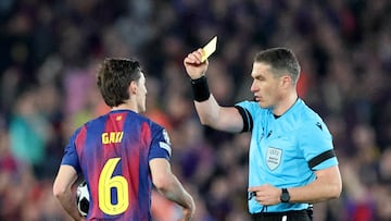 Gavi, con Kovács en la ida.