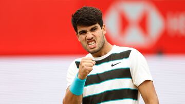 Tennis - Queen's Club Championships - Queen's Club, London, Britain - June 22, 2025 Spain's Carlos Alcaraz celebrates winning his final against Czech Republic's Jiri Lehecka Action Images via Reuters/Peter Cziborra