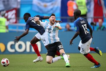 Blaise Matuidi con Lionel Messi.