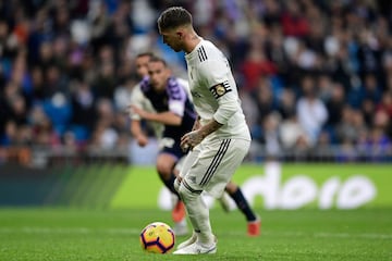 Sergio Ramos scores from the penalty spot to make it 2-0 against Valladolid. Min.88