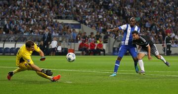 Casillas es el futbolista con más participaciones en la Champions con 170 partidos. 152 los disputó con el Real Madrid y los últimos 18 los jugó con su actual equipo.