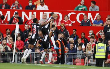 El lateral derecho español anotó el 1-1 silenciando Old Trafford.