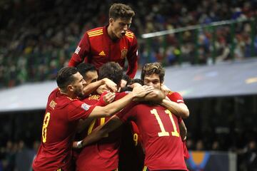 0-1. Ferrán Torres celebra el primer gol.