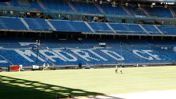 23/08/22 COLOCACION DE CESPED EN EL ESTADIO SANTIAGO BERNABEU Y ESTADO ACTUAL DE LAS OBRAS EXTERIORES