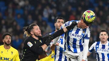 Cadiz's Argentinian goalkeeper Jeremias Ledesma 'Conan' (L) and Real Sociedad's French defender Robin Le Normand jump for the ball during the Spanish League football match between Real Sociedad and Cadiz CF at the Reale Arena stadium in San Sebastian on March 3, 2023. (Photo by ANDER GILLENEA / AFP) (Photo by ANDER GILLENEA/AFP via Getty Images)