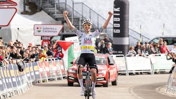 Pogacar celebra su triunfo en Port Ainé, en la Volta a Catalunya.