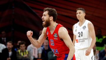 GRAF2886. VITORIA, 17/05/2019.- El base Sergio Rodríguez, del CSKA de Moscú, celebra una canasta durante la segunda semifinal de la "Final a cuatro" de la EuroLiga que Real Madrid y CSKA Moscú disputan esta tarde en el pabellón Fernando Buesa Arena de Vitoria. EFE/Juan Carlos Hidalgo.