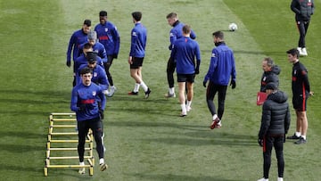 Simeone prueba con un posible once para el partido ante el Sevilla