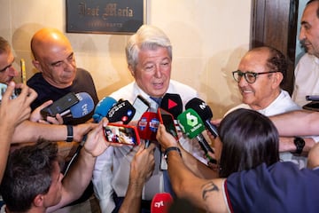 Cerezo con José María antes de la cena del cochinillo. 