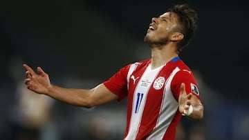 RIO DE JANEIRO, BRAZIL - JUNE 28: Angel Romero of Paraguay reacts during a group A match between Uruguay and Paraguay as part of Conmebol Copa America Brazil 2021 at Estadio Ol&iacute;mpico Nilton Santos on June 28, 2021 in Rio de Janeiro, Brazil. (Photo by Wagner Meier/Getty Images)