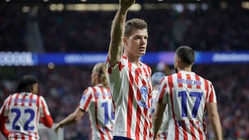 MADRID, 24/02/2026.-El delantero del Atlético de Madrid Alexander Sorloth celebra tras marcar el tercer gol ante el Brujas, durante el partido de vuelta de la fase de acceso a los octavos de Liga de Campeonesque Atlético de Madrid y Club Brujas disputan este martes en el estadio Metropolitano. EFE/Juanjo Martín