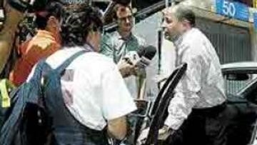 <b>DESPEDIDA EN EL BERNABÉU.</B> Imbroda estuvo en las oficinas del club, pero la rescisión de su contrato se negociará la próxima semana.