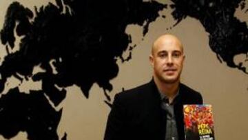 BUEN PORTERO Y GRAN COMPAÑERO. Además de sus innegables cualidades, el internacional español ha demostrado con la Roja su don para hacer equipo.