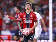 Diego Gonzalez of Atlas during the 16th round match between Atlas and Toluca as part of the Liga BBVA MX, Torneo Apertura 2025 at Jalisco Stadium, on November 01, 2025 in Guadalajara, Jalisco, Mexico.