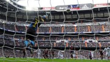 CL&Aacute;SICO A LAS CUATRO. Real Madrid y Bar&ccedil;a ya jugaron a las 16:00 horas la temporada pasada.