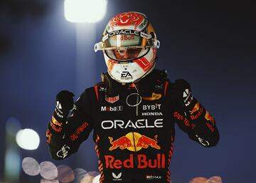 Alegría de Max Verstappen tras proclamarse campeón del Gran Premio de Bahréin.