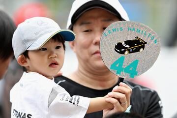 Joven fan de Lewis Hamilton.